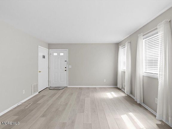 3rd image of 601 Mistletoe Ave APT 20