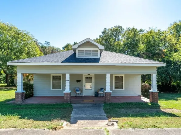 202 E College St, Stanley, NC 28164