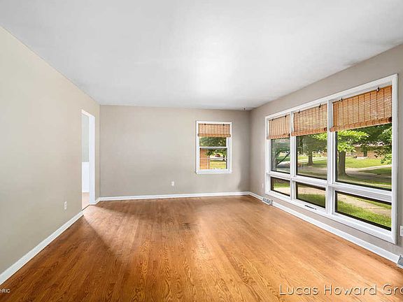 5th image of 1445 Edith Ave NE