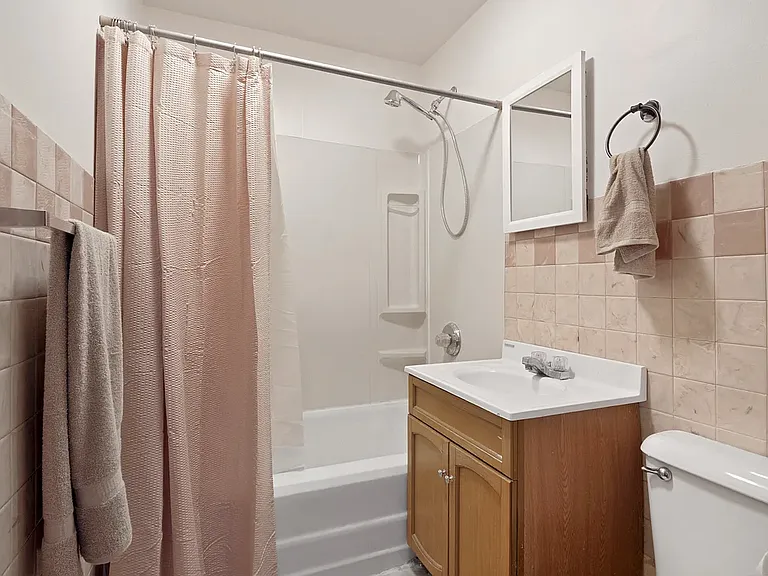 604 N Taylor St — Photo 4
