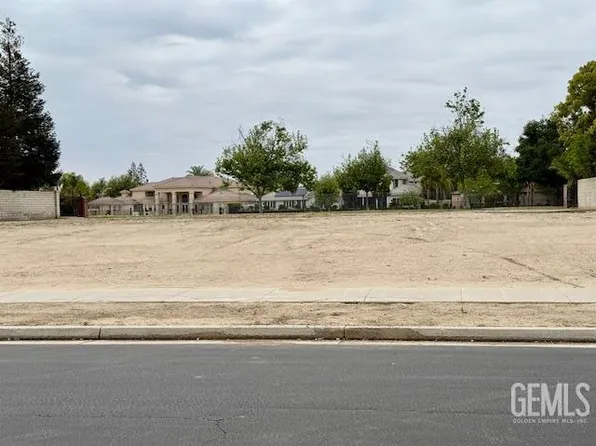 2401 Parkgate St, Bakersfield, CA 93311