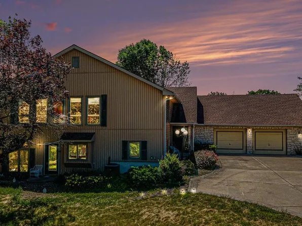 1809 Solar Cir, Smithville, MO 64089