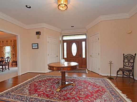 2nd image of 341 Bishopsbridge Dr