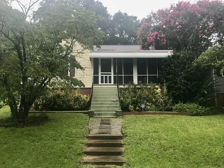 522 Grove Rd — Photo 1