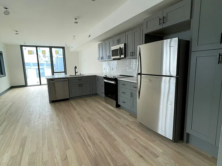 555 N Lawrence St #2R — Photo 4