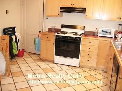 2nd image of 34-36 Russell St Unit 1