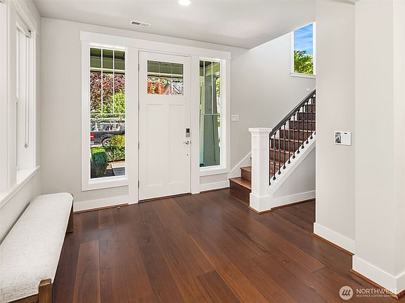 3rd image of 1055 SE 13th Place