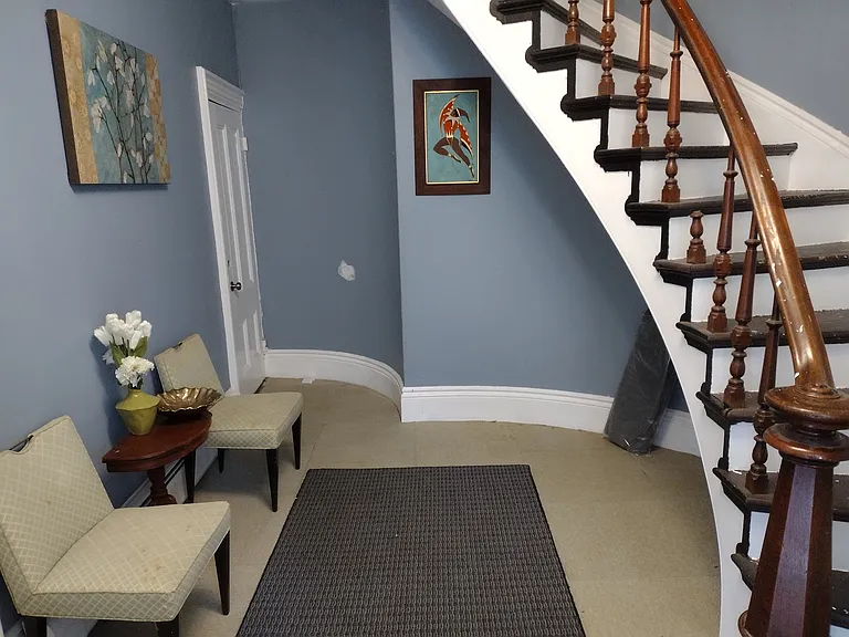 1527 Purchase St #1 — Photo 3