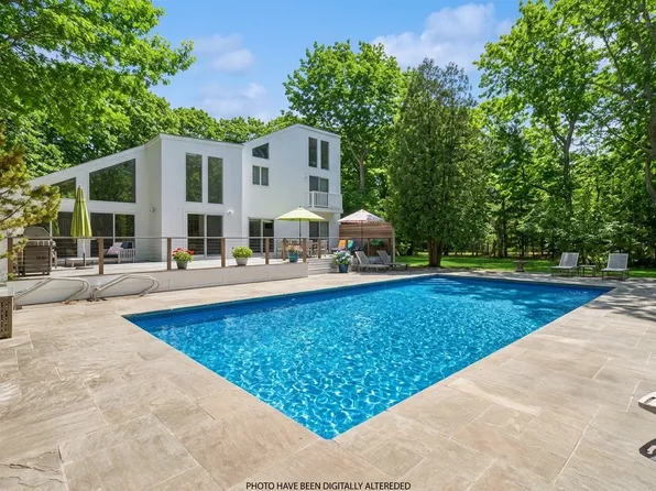 https://photos.zillowstatic.com/fp/9be94e7b9cb4c03c1aaadb50ef2e7127-p_e.webp
