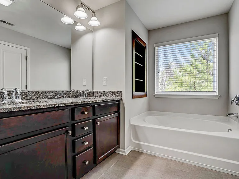 529 Metro Sta — Photo 18