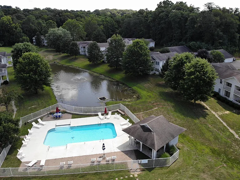 The Lakes Apartments — Photo 7