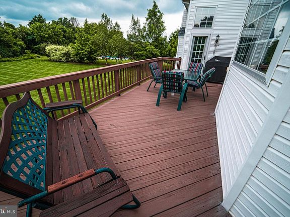 5th image of 335 Vista Dr