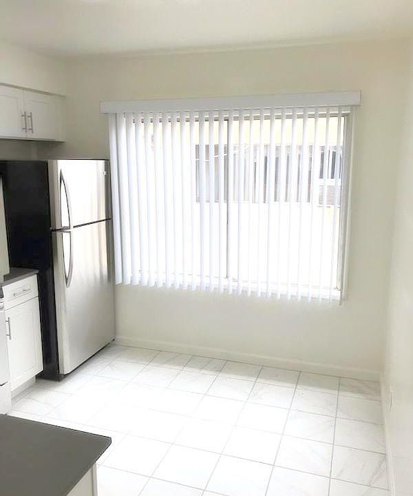 1st image of 4550 Hazeltine Ave #11