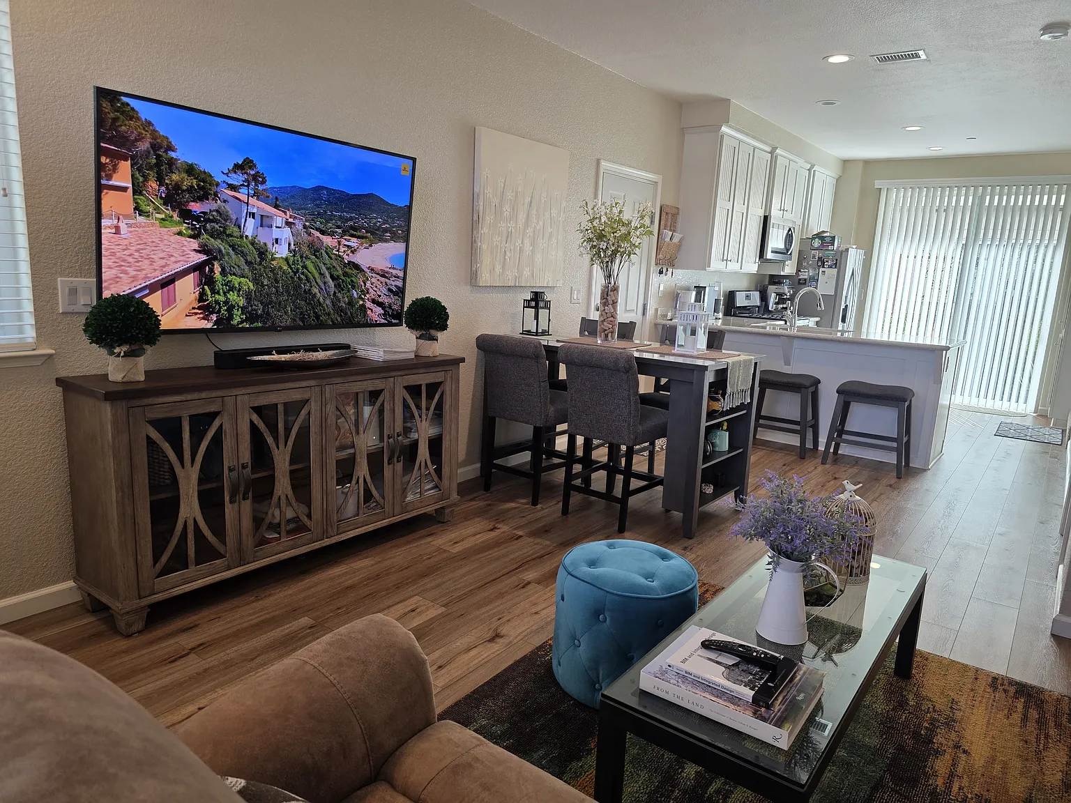 3 bed, 2.5 bath, 1273 sqft, $4,000 — Photo 4