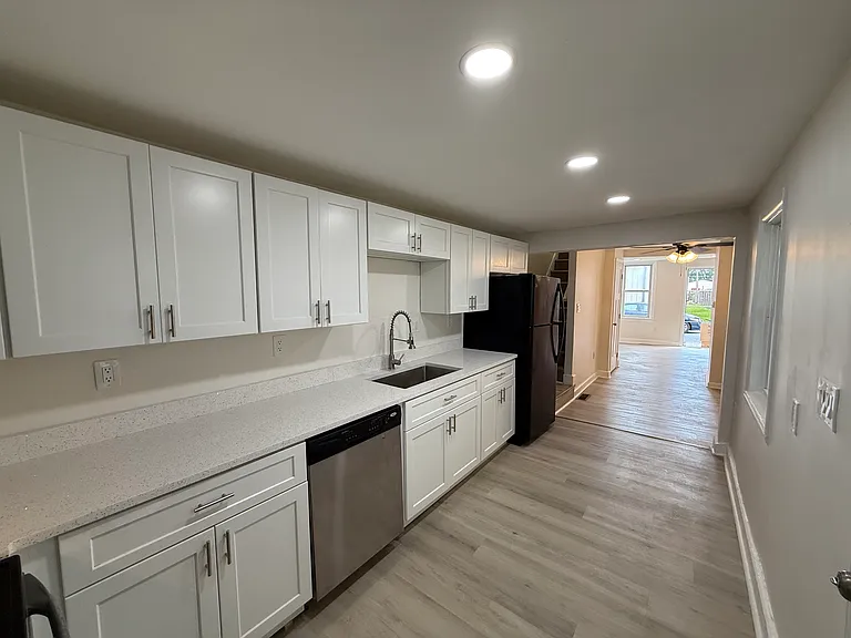 108 W Green St #110 — Photo 8