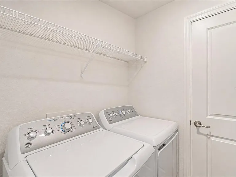 5687 N Honore Ave #411 — Photo 19