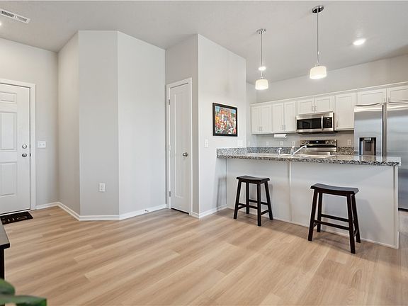 5th image of 282 NW Greenwood Pl