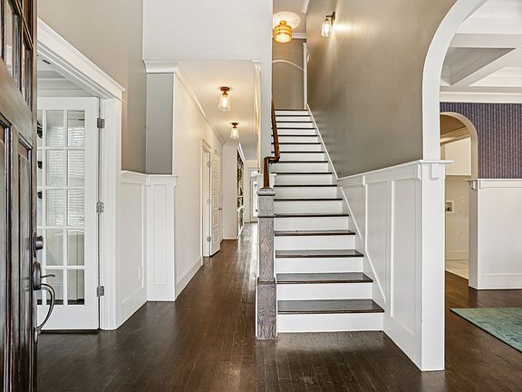 3rd image of 2809 Vaulx Ln