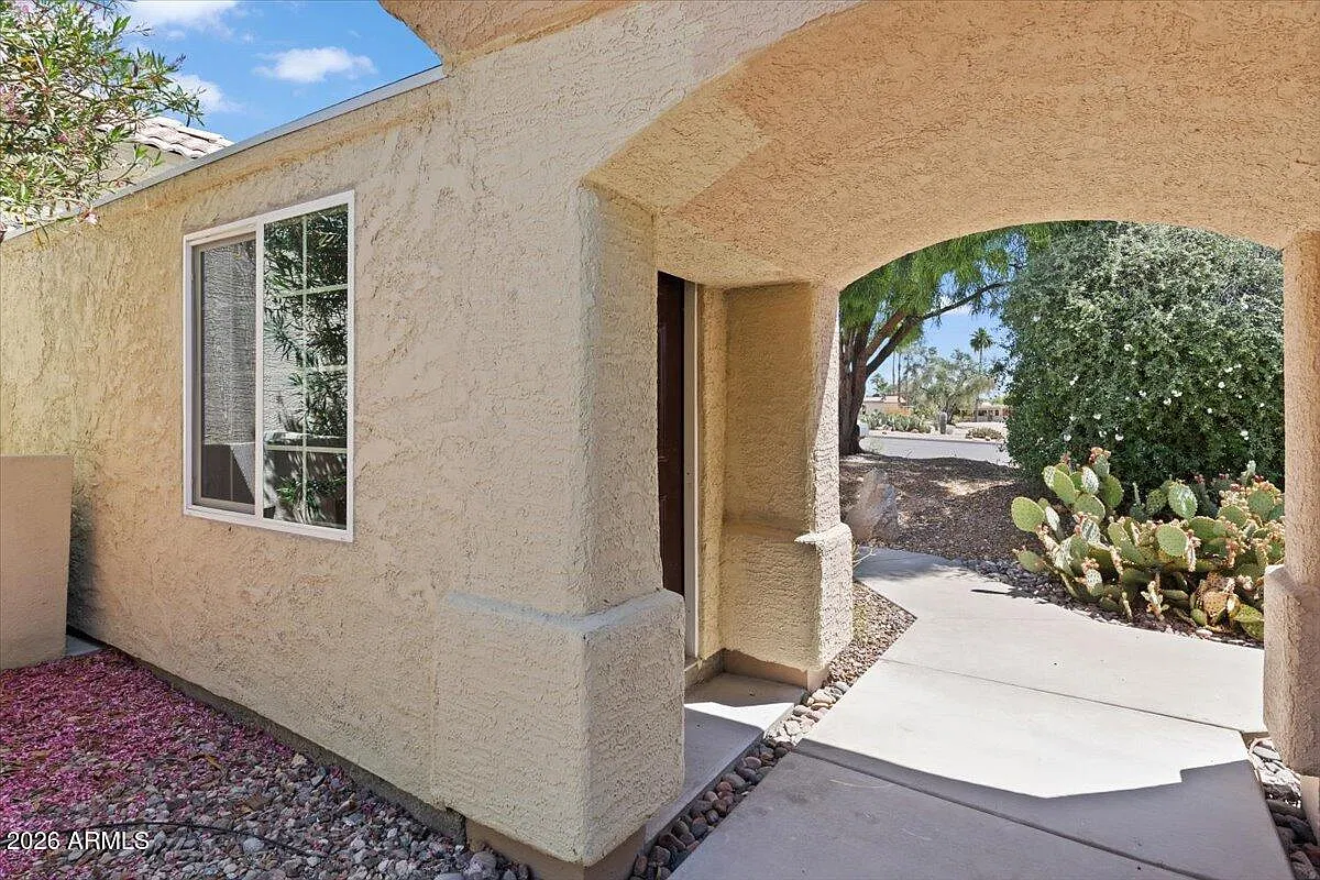 3 bed, 2.0 bath, 1432 sqft, $2,450 — Photo 3