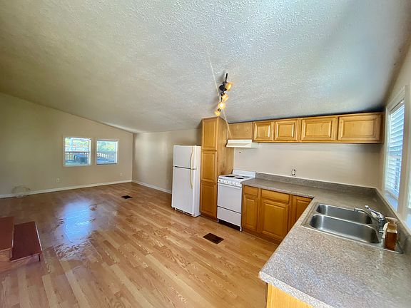 3rd image of 13654 5th St Unit 3