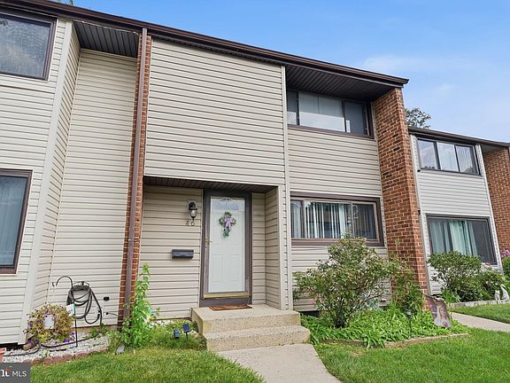 2nd image of 46 Bennington Dr #46