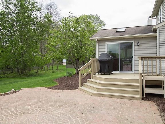 2nd image of 2085 Parkview Dr