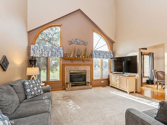 4th image of 16742 Summercrest Ave