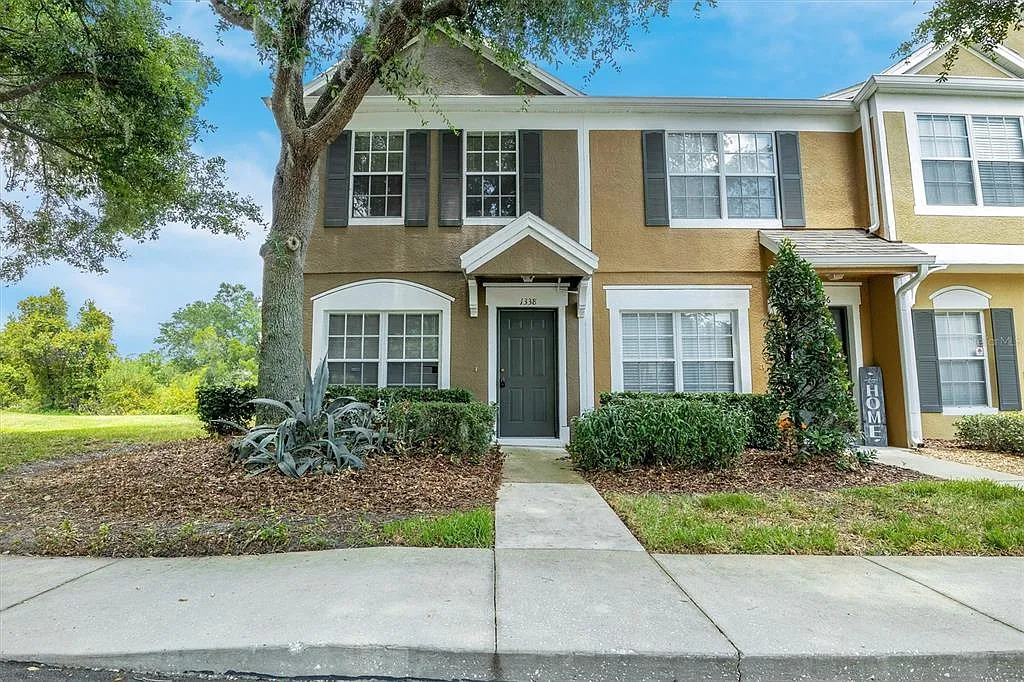 2 bed, 2.5 bath, 1184 sqft, $1,700 — Photo 1