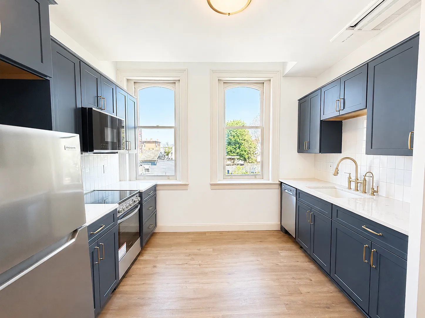 2 bed, 580 sqft, $1,650 — Photo 2