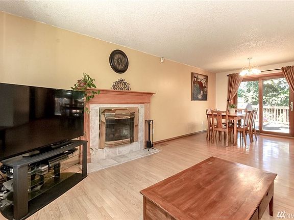 5th image of 2514 S 302nd Pl