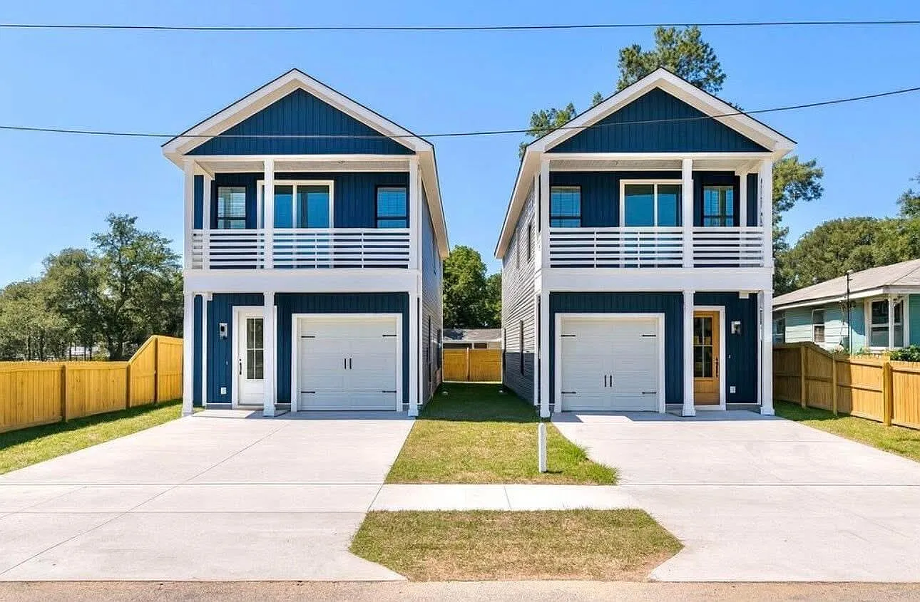 3 bed, 2.5 bath, 1900 sqft, $3,000 — Photo 1
