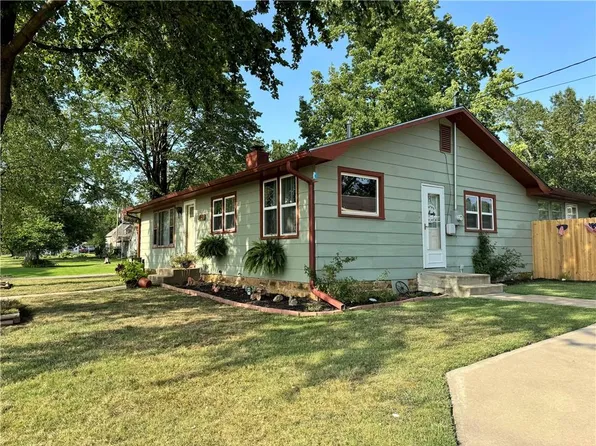 511 W 5th Ave, Caney, KS 67333