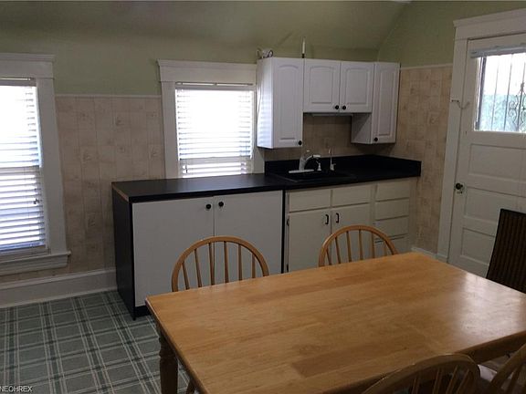 3rd image of 3901 Sackett Ave