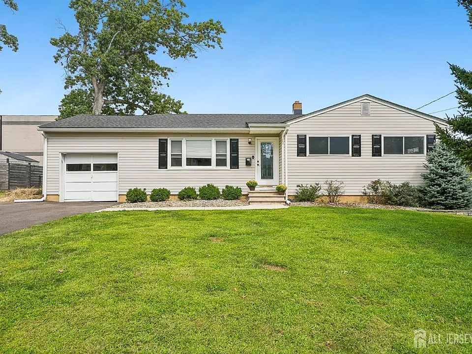 12 Woodland Rd