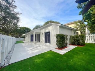 9833 NW 9th Ct, Plantation, FL 33324
