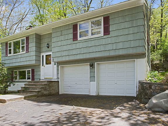 2nd image of 6 Oxbow Ln