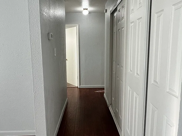 2129 Winafred St — Photo 4