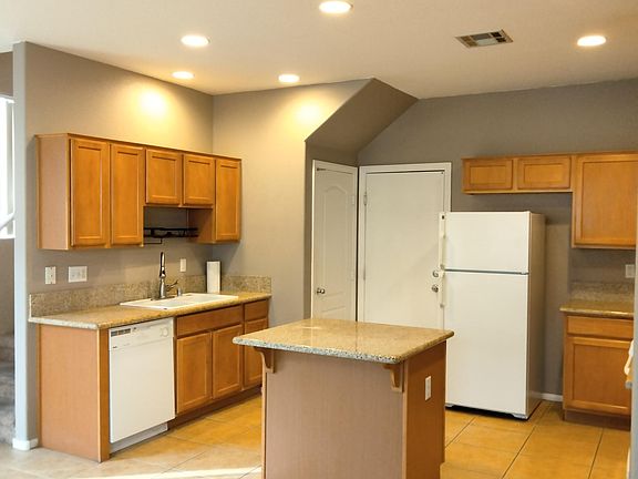 3rd image of 10878 Avenzano St