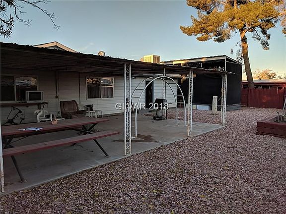 5th image of 4761 Bennett Dr