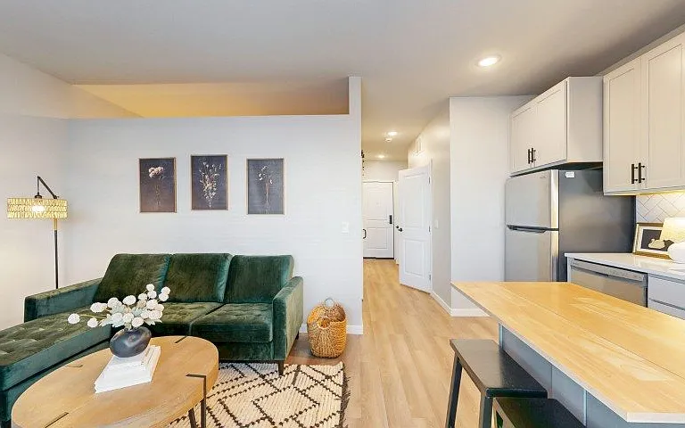 Lochner Apartments — Photo 63