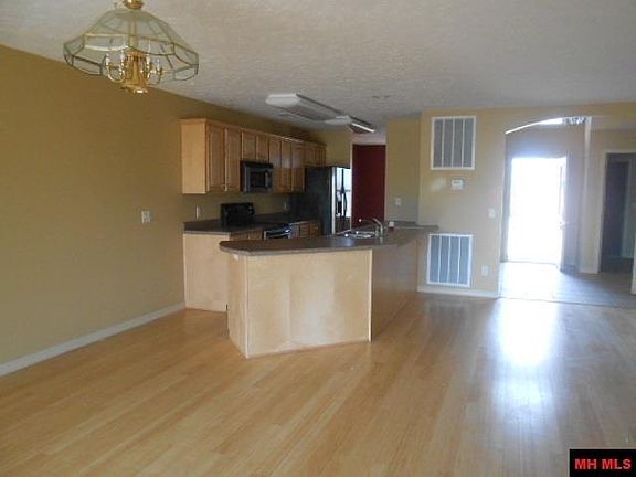 4th image of 95 Turnberry Ct