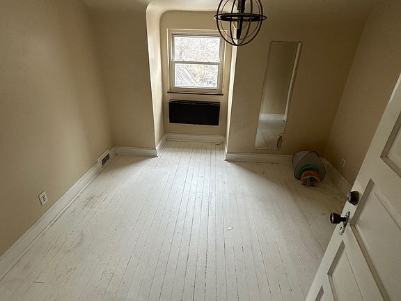 4th image of 787 Ludlow Ave #2