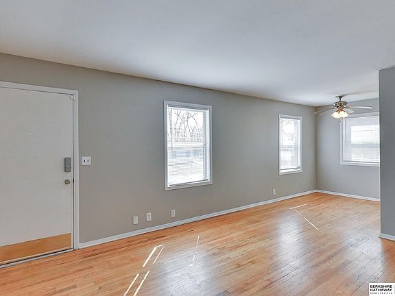 5th image of 1024 N 77th Ave