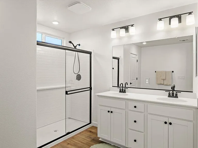 Bathroom suite