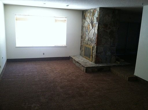 2nd image of 813 Peacock Ct