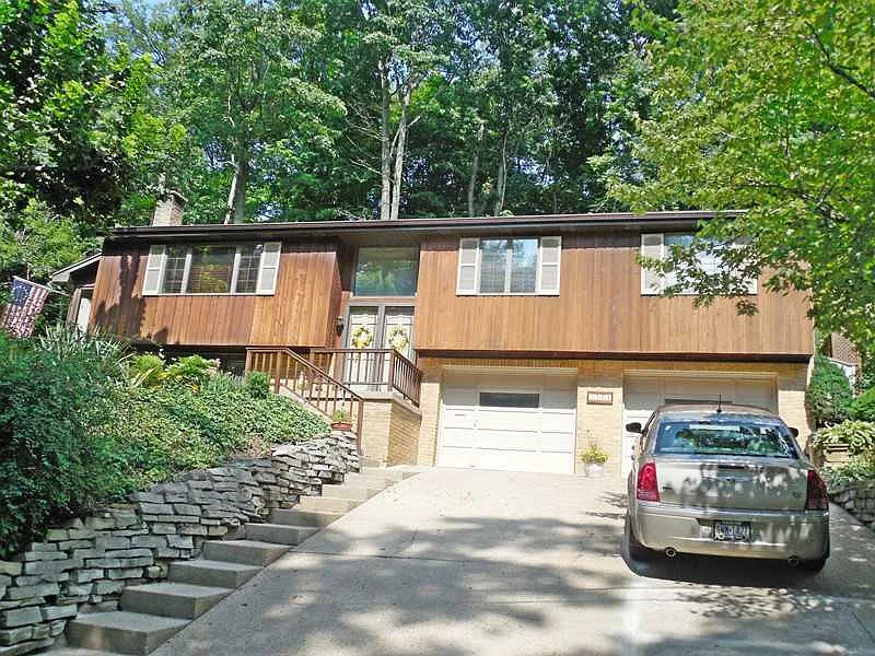5201 Springdale Dr photo 1