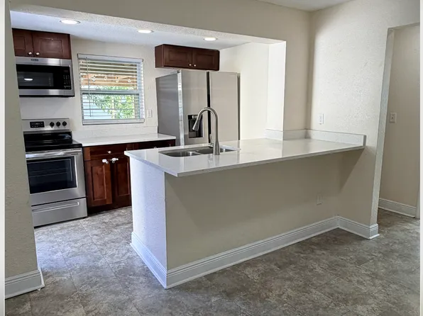2703 W Spruce St, Tampa, FL 33607
