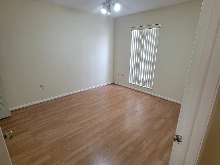 5881 Chester Ln — Photo 29