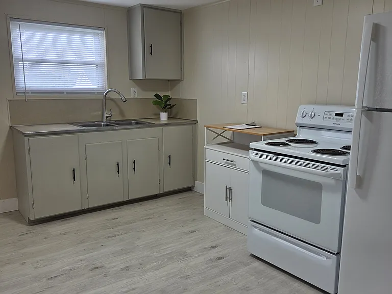 109 S River St — Photo 13