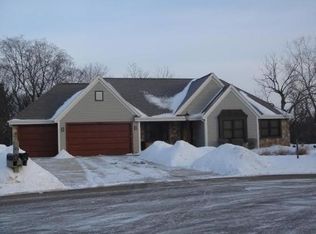 1804 Deer Path Ct, Waukesha, WI 53189